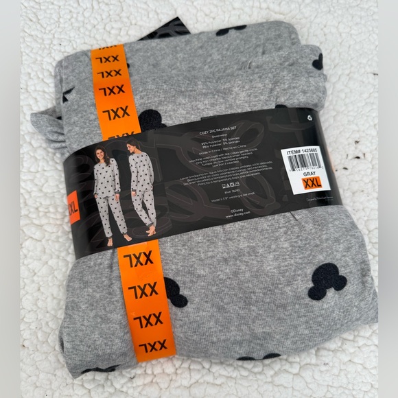 New with tags - Disney Mickey print 2 piece cozy pajama set size XXL - Picture 2 of 4